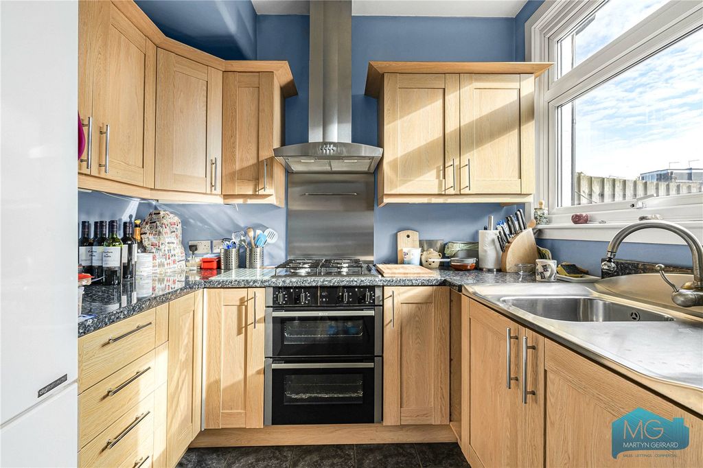 Property photo 3 of 22 Picture No. 21