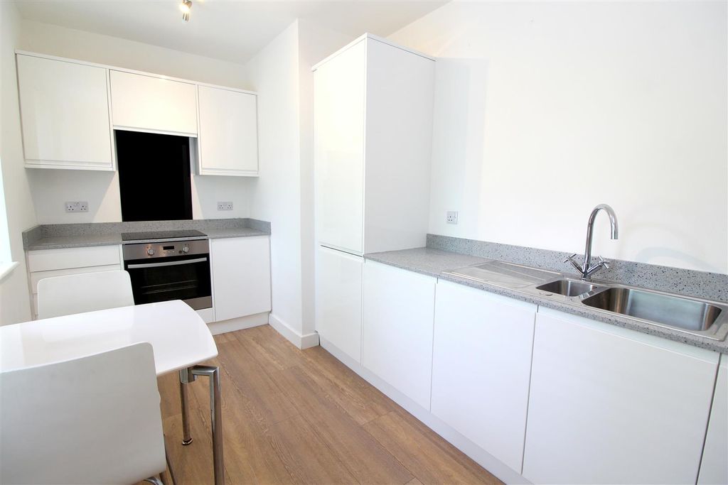 Property photo 2 of 8 014 Porters Wood House Kitchen New 1.Jpg