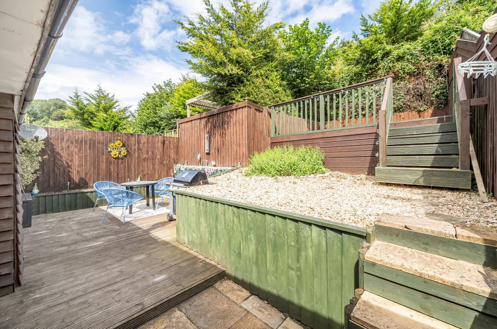 Property photo 3 of 18 1329295-1-687Fbc6...