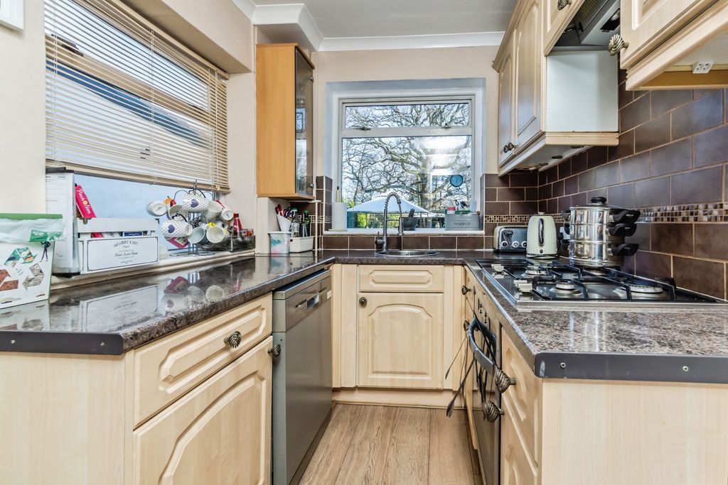 Property photo 3 of 20 Kitchen