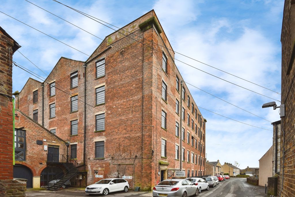 Property photo 2 of 20 18
