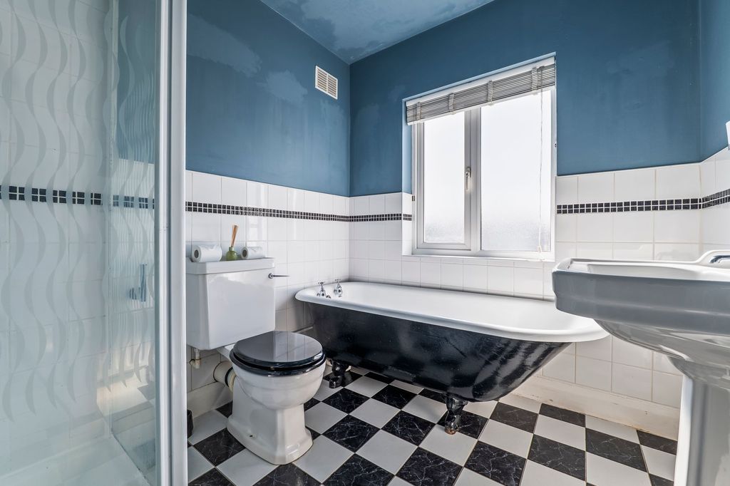 Property photo 3 of 32 Family Bathroom