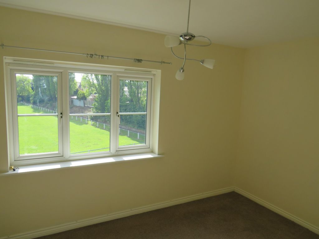 Property photo 3 of 8 Bedroom 1