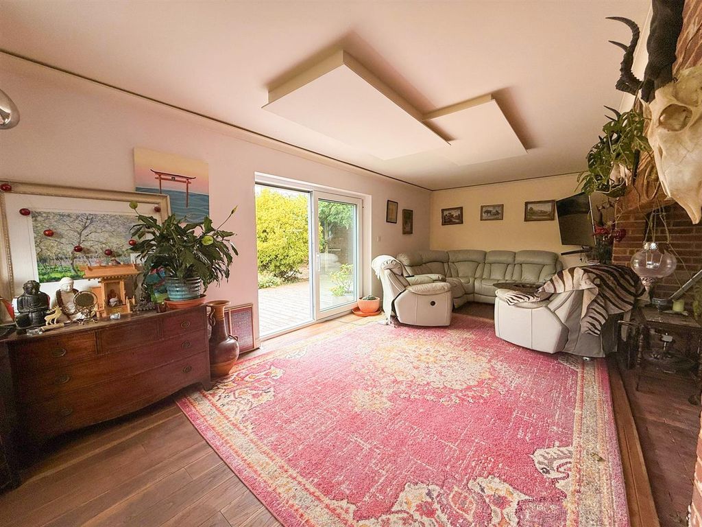 Property photo 2 of 27