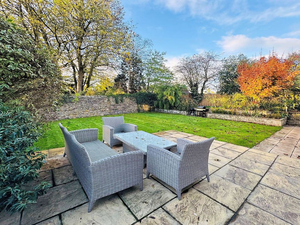 Property photo 2 of 25