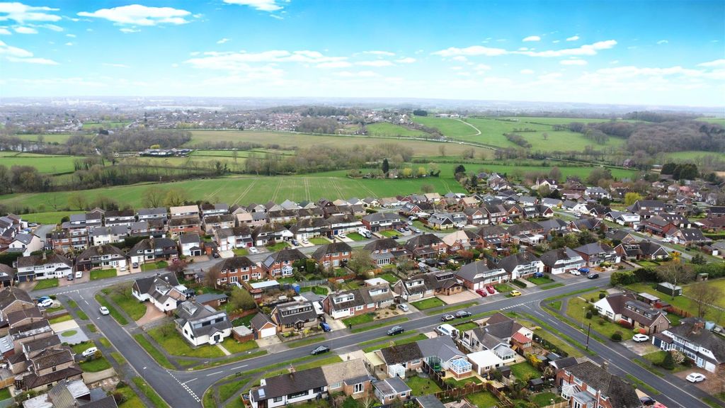 Property photo 2 of 24 Trent Road