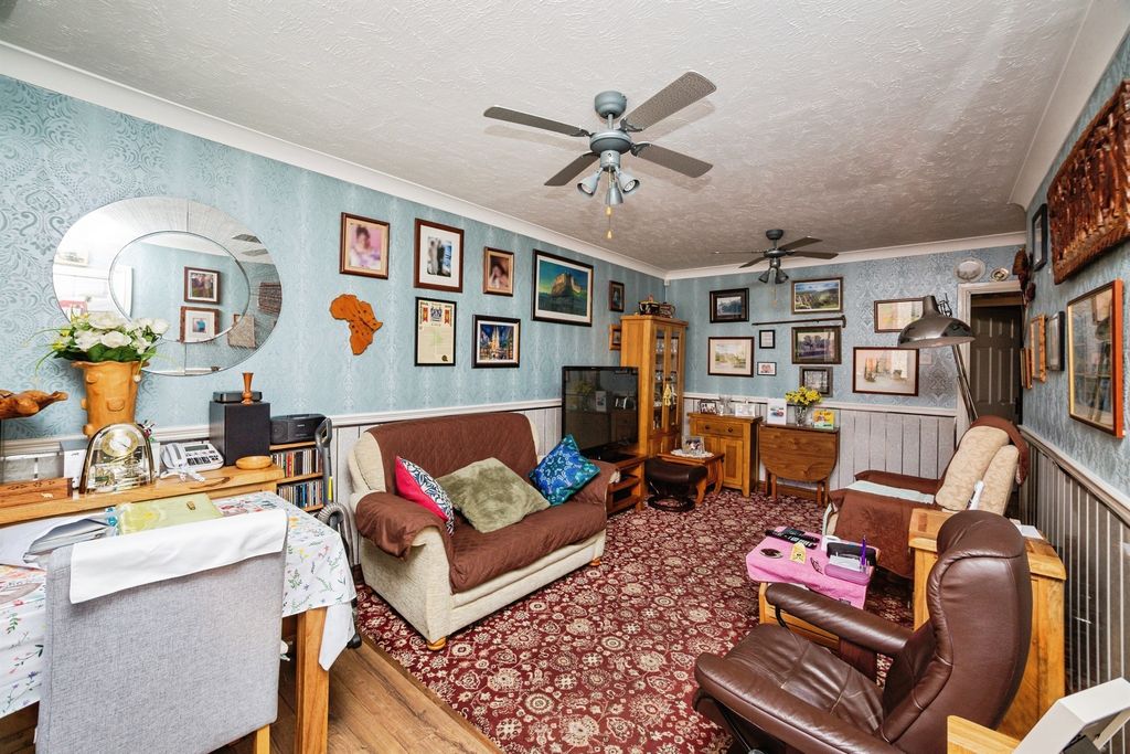 Property photo 3 of 16