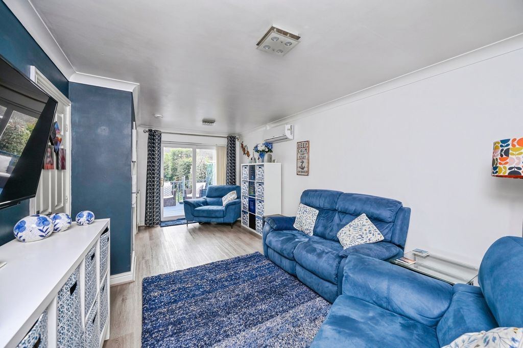 Property photo 3 of 15 Pbox-Img.Jpg