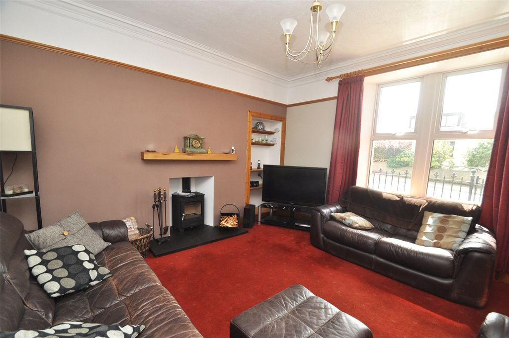 Property photo 3 of 31 Sitting Room