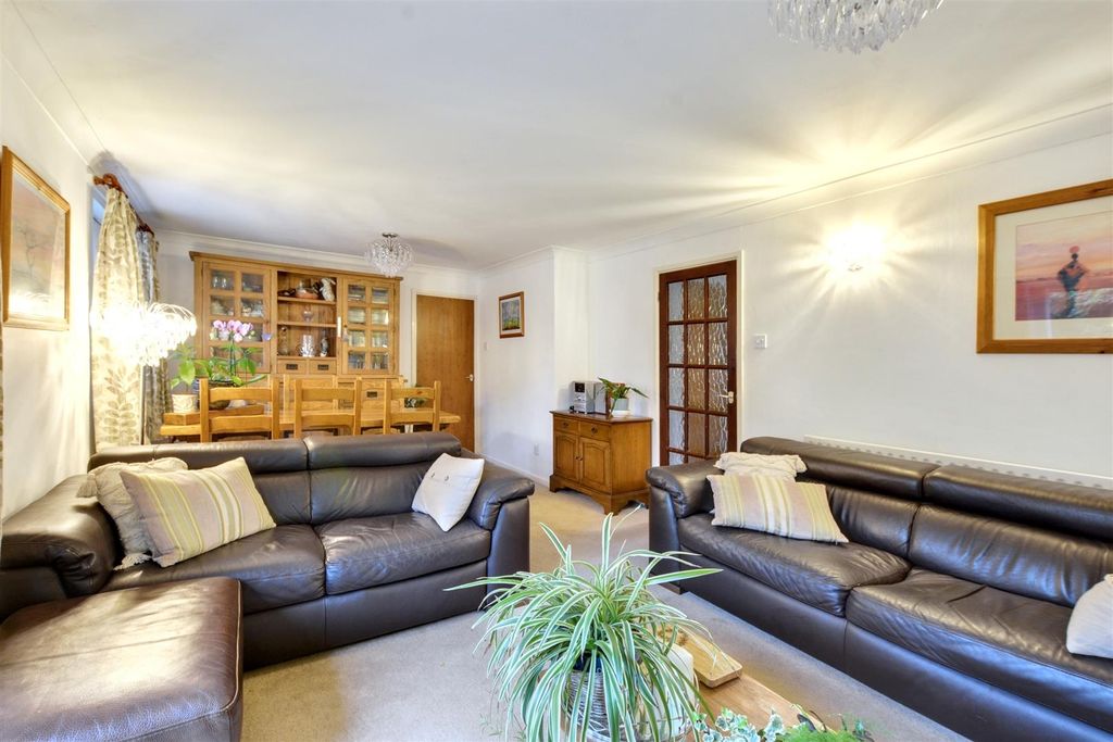 Property photo 3 of 21 Lounge Diner_3.Jpeg