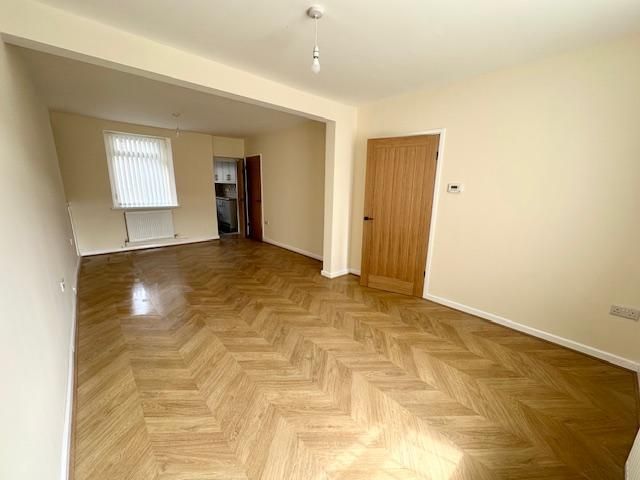 Property photo 3 of 21 Lounge