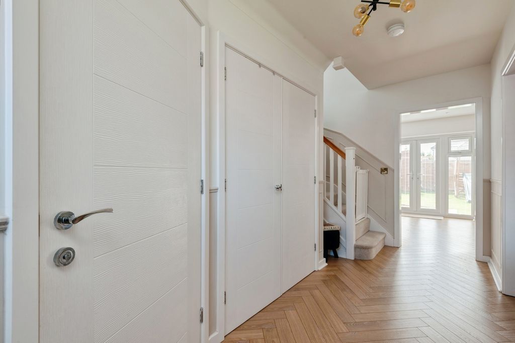 Property photo 2 of 29 Pbox-Img.Jpg