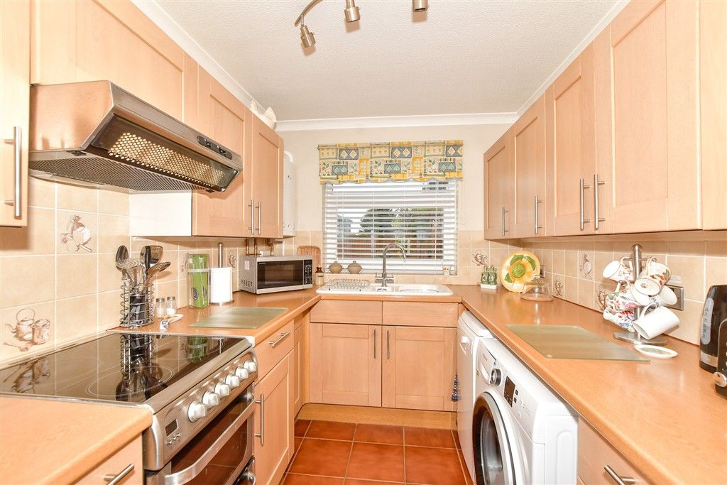 Property photo 3 of 10 Kitchen