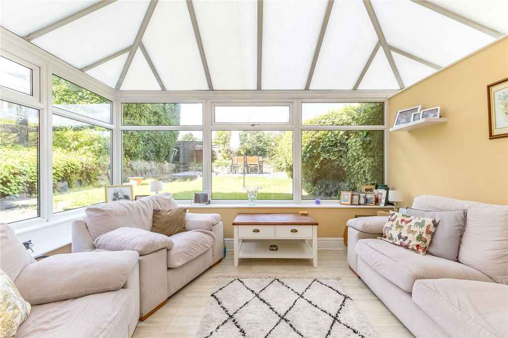 Property photo 3 of 31 Conservatory