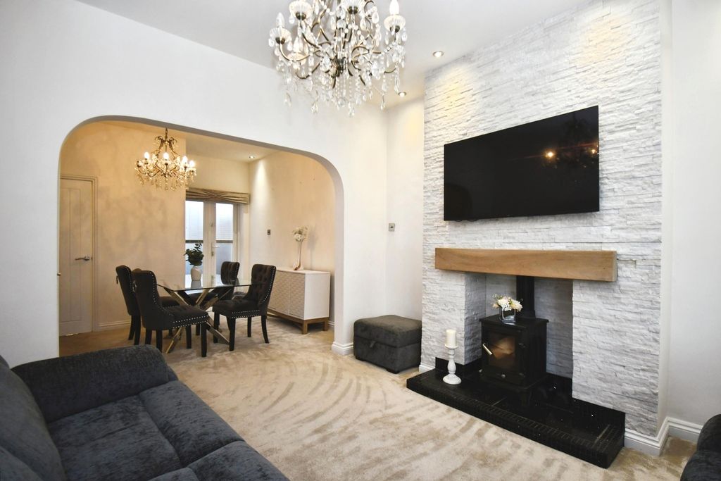 Property photo 2 of 32 Pbox-Img.Jpg