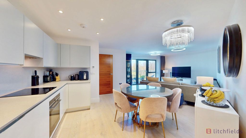 Property photo 2 of 12 Kitchen Dining