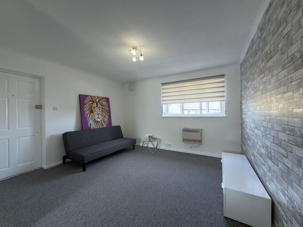 Property photo 1 of 7 Lounge