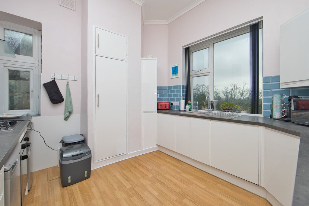 Property photo 3 of 11 Picture 3