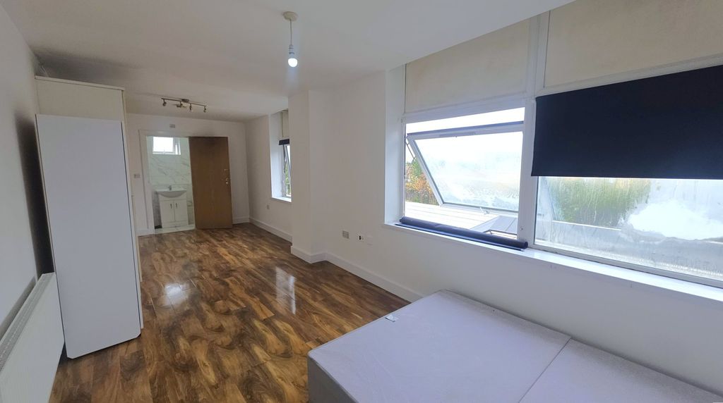 Property photo 2 of 3