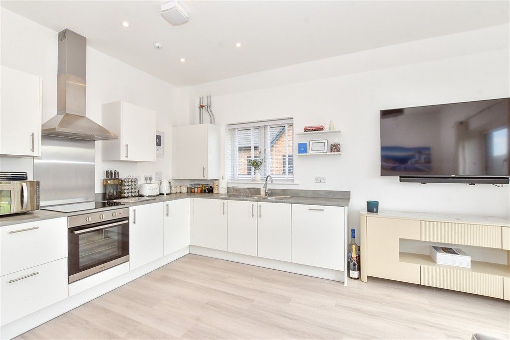 Property photo 1 of 7 Lounge/Kitchen