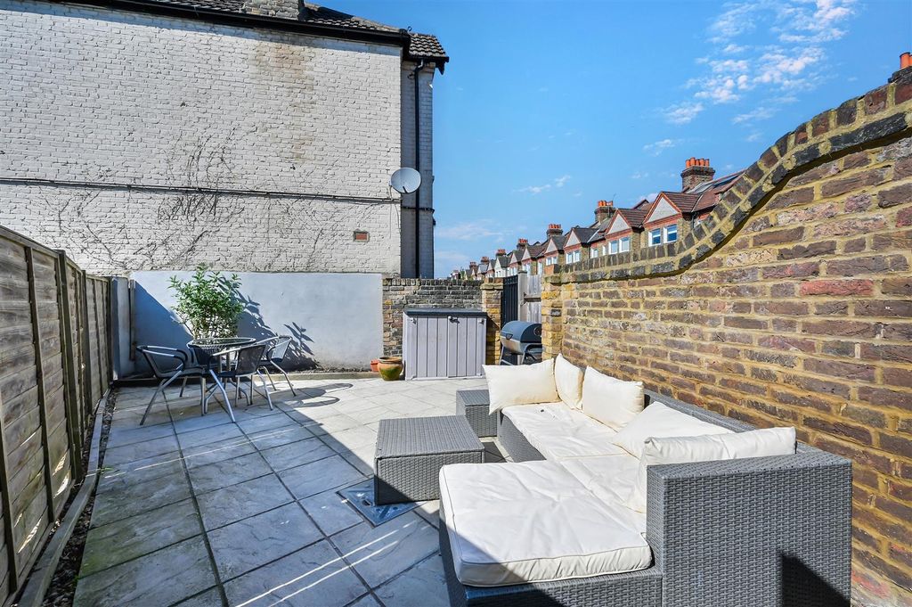 Property photo 3 of 11