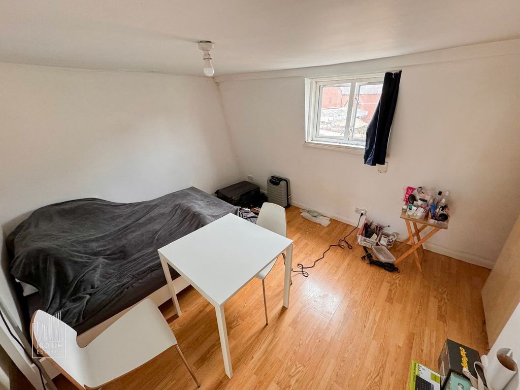 Property photo 1 of 7 Photo 7