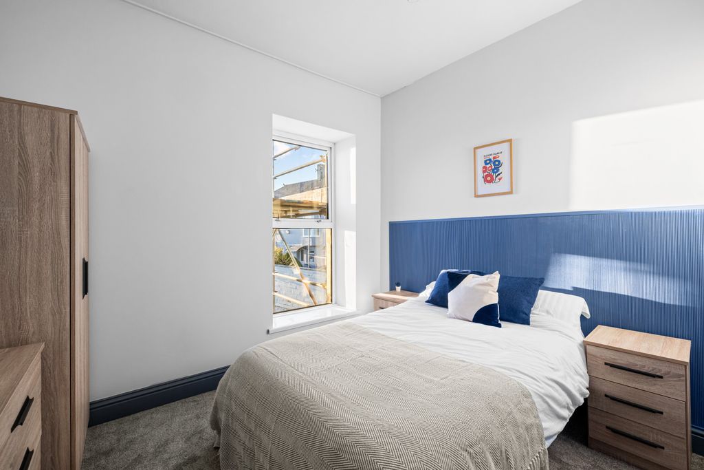 Property photo 1 of 8 0007