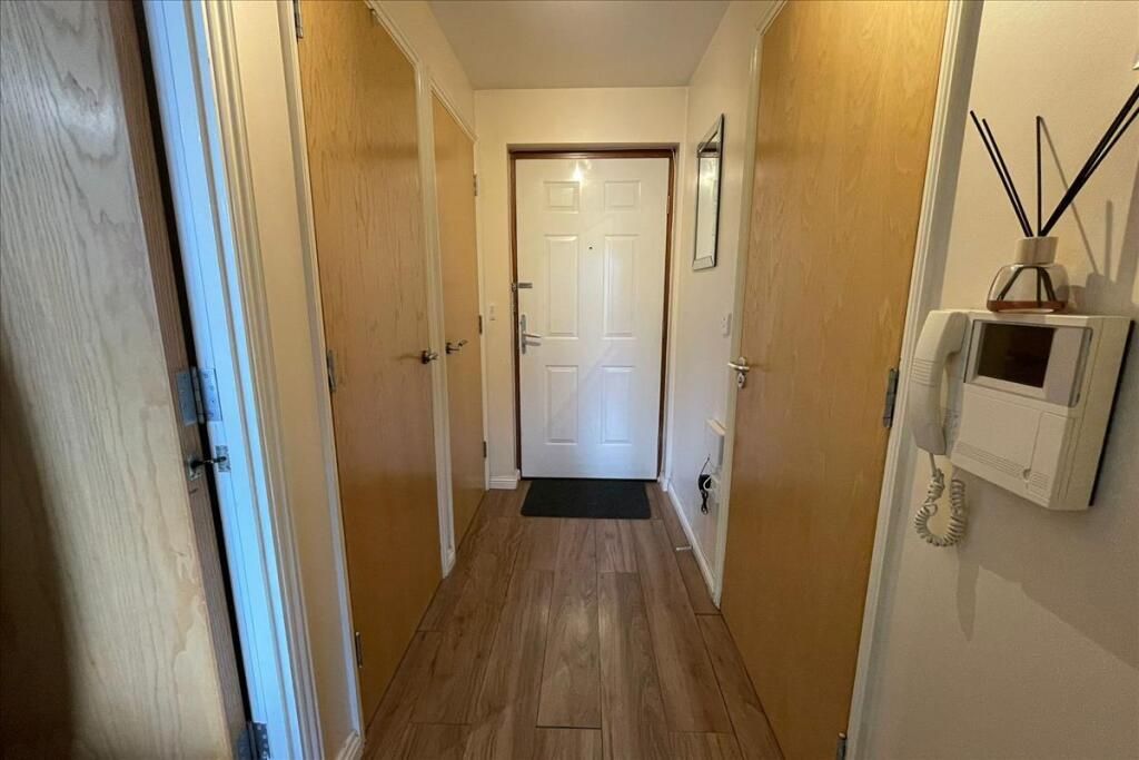 Property photo 2 of 8 Hallway