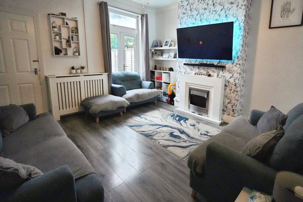 Property photo 3 of 14 Living Room