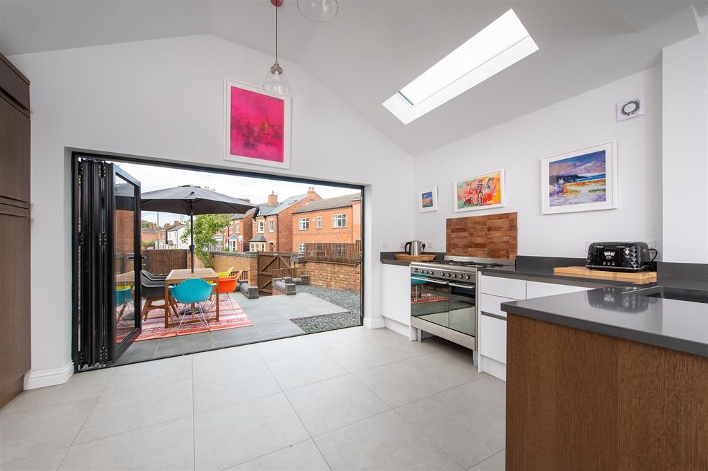 Property photo 2 of 32