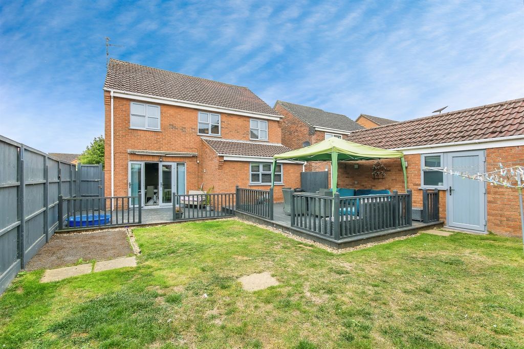 Property photo 2 of 17