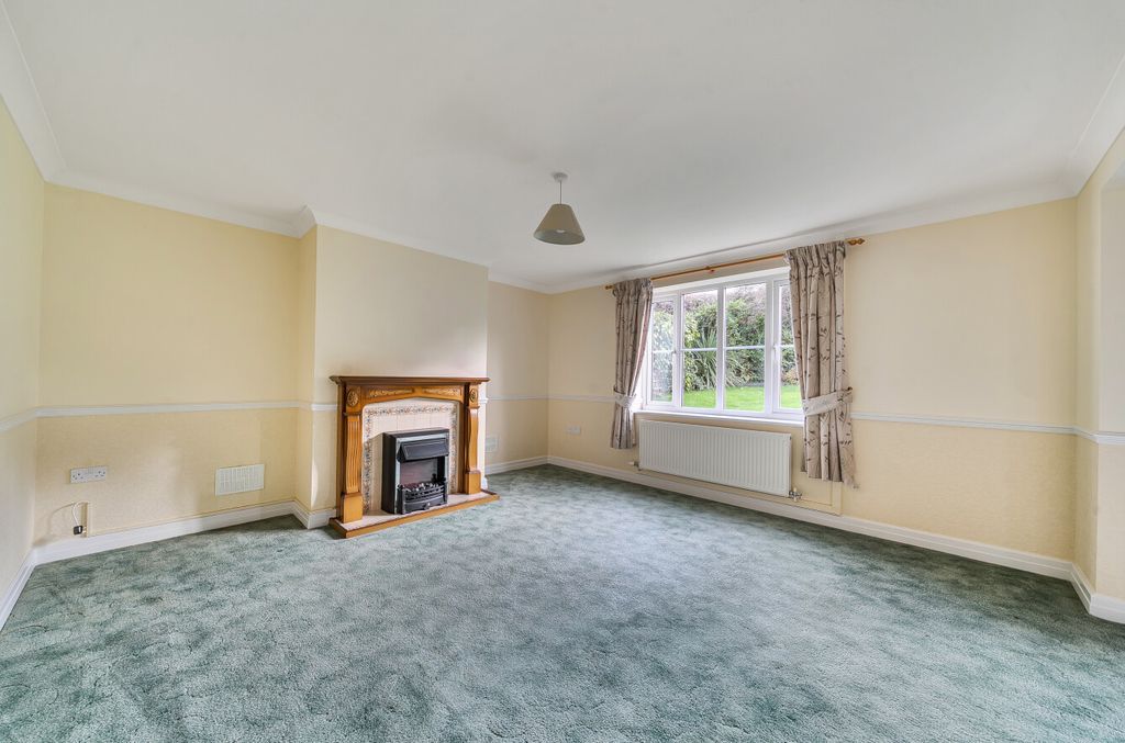 Property photo 2 of 19 Living Room