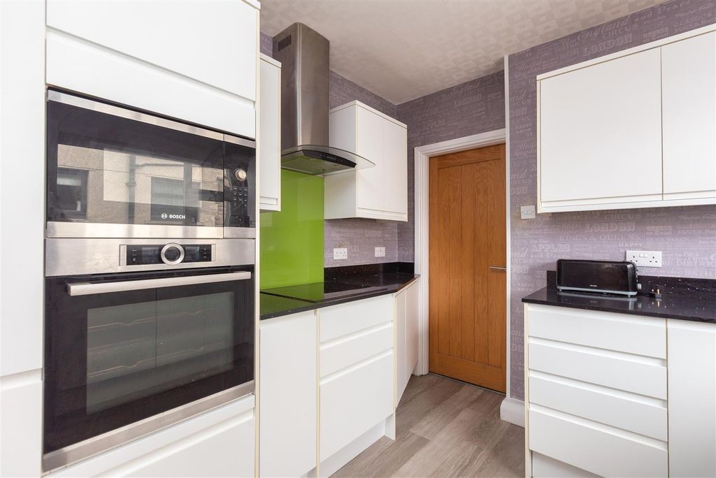 Property photo 2 of 25