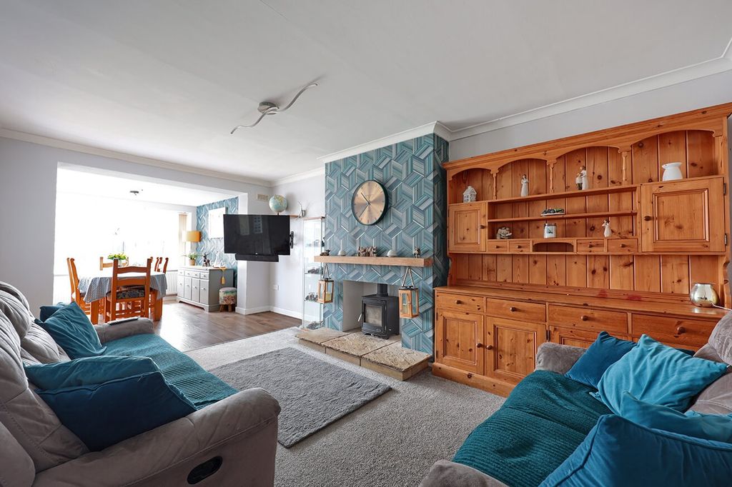 Property photo 3 of 17 4409375