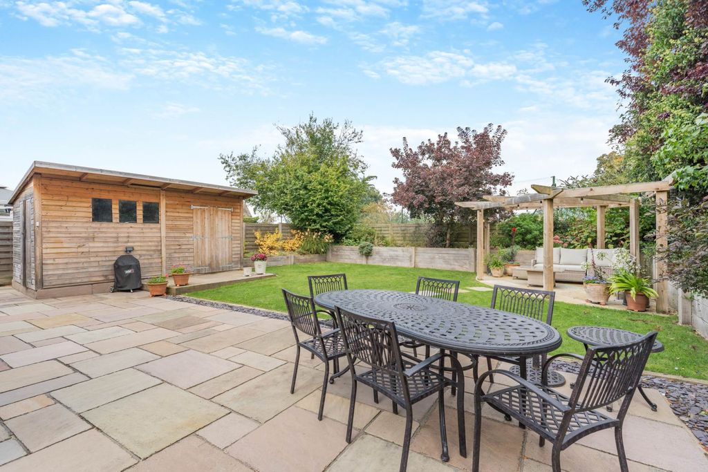 Property photo 2 of 27