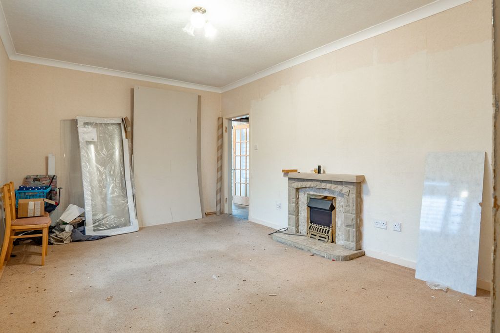 Property photo 2 of 27