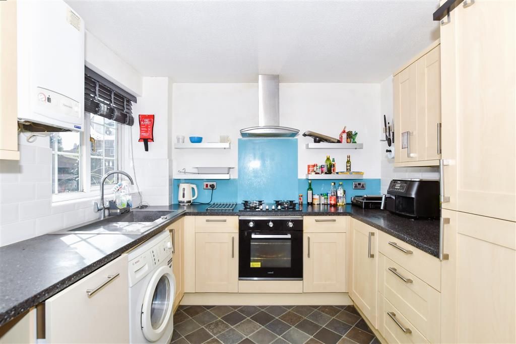 Property photo 3 of 8 Kitchen