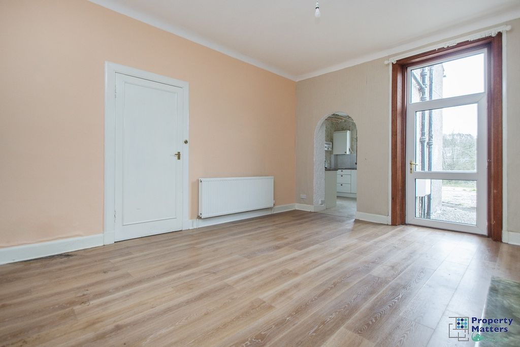 Property photo 3 of 33 Living Room