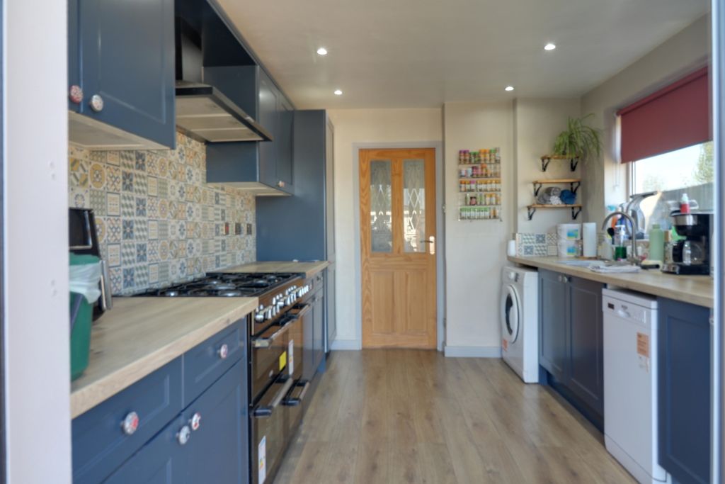 Property photo 3 of 12 Kitchen