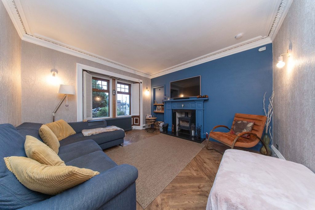 Property photo 2 of 37 Lounge