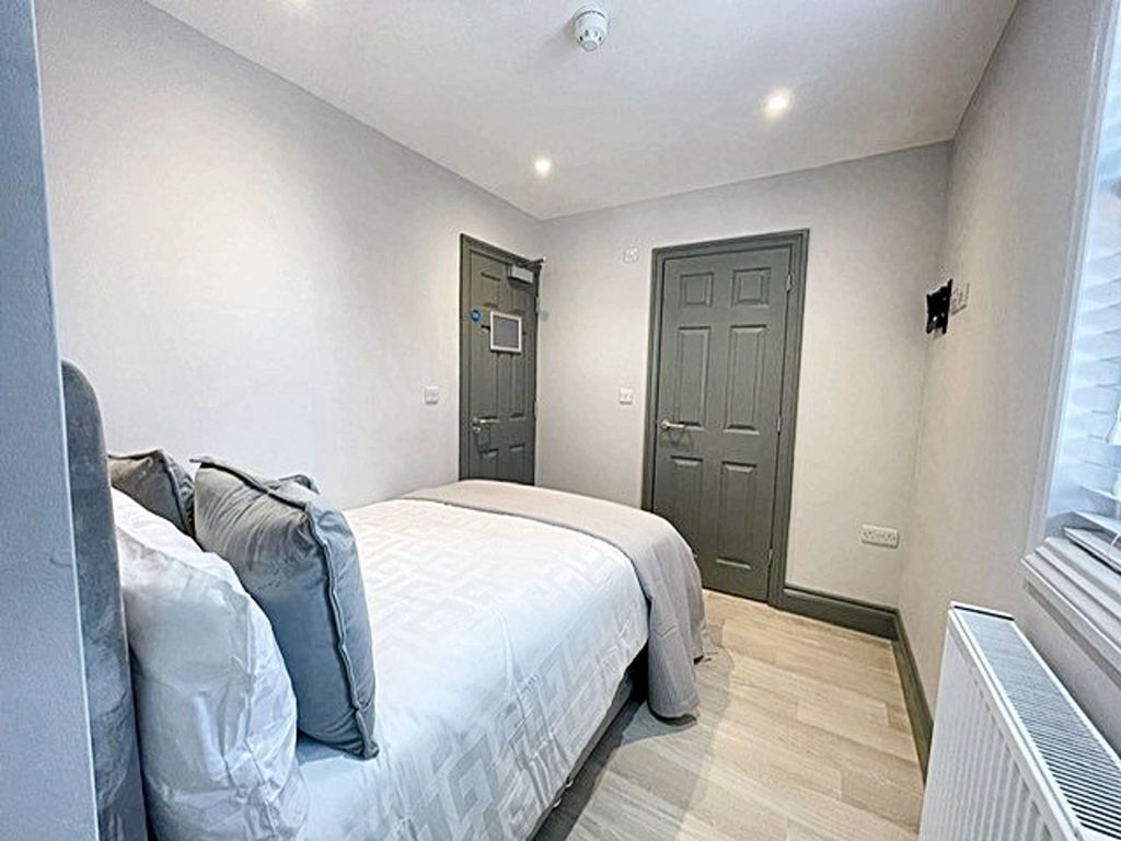 Property photo 2 of 10 Photo 11