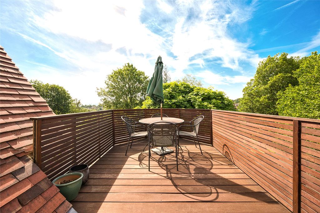 Property photo 2 of 21 Roof Terrace