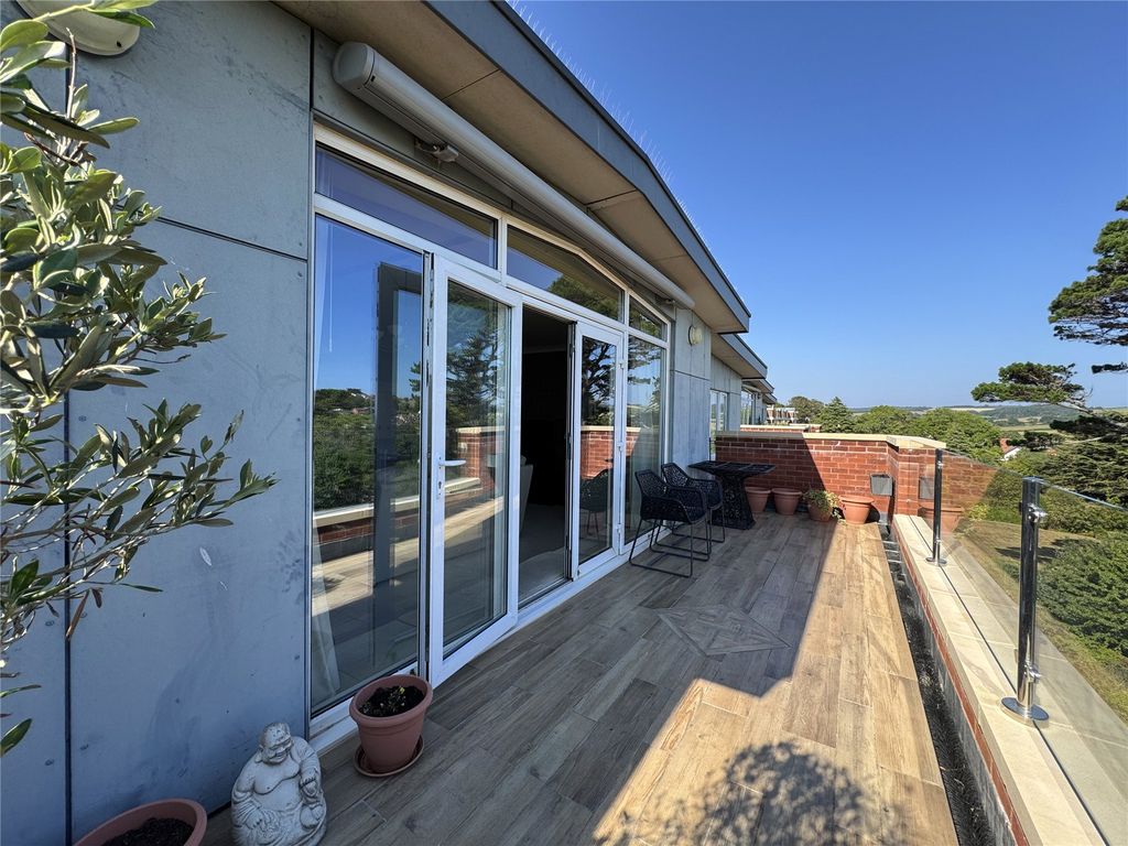 Property photo 2 of 13 Terrace