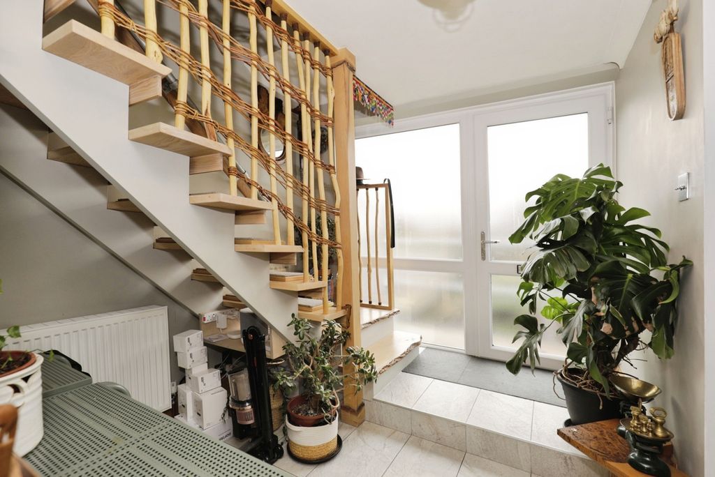 Property photo 3 of 27 Pbox-Img.Jpg