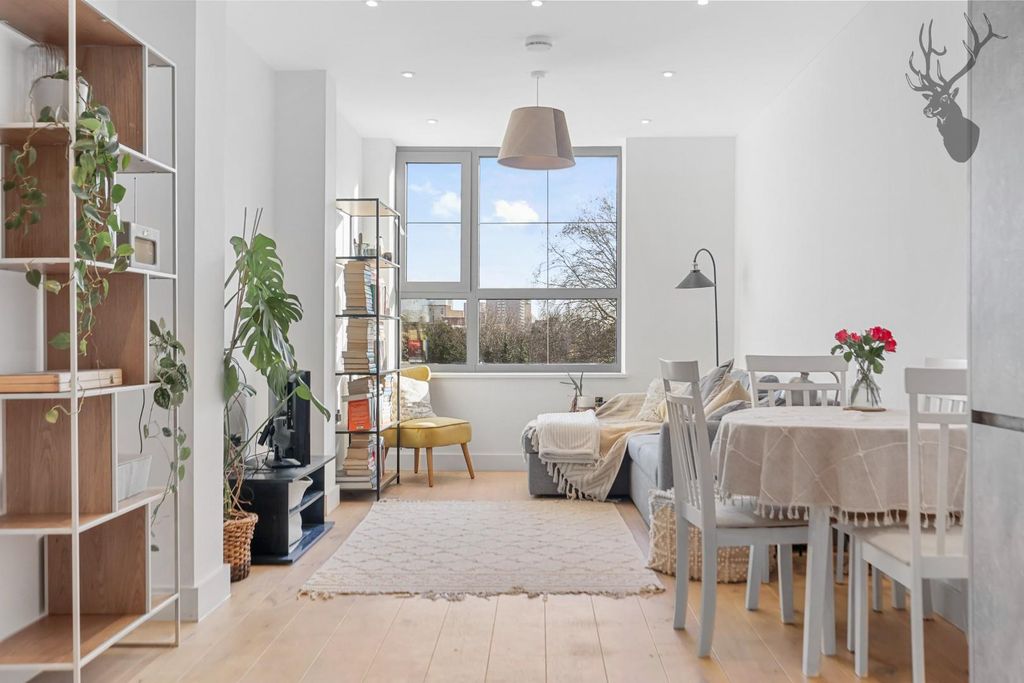 Property photo 2 of 23