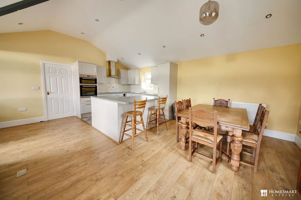 Property photo 3 of 16 Kitchen Dining Area