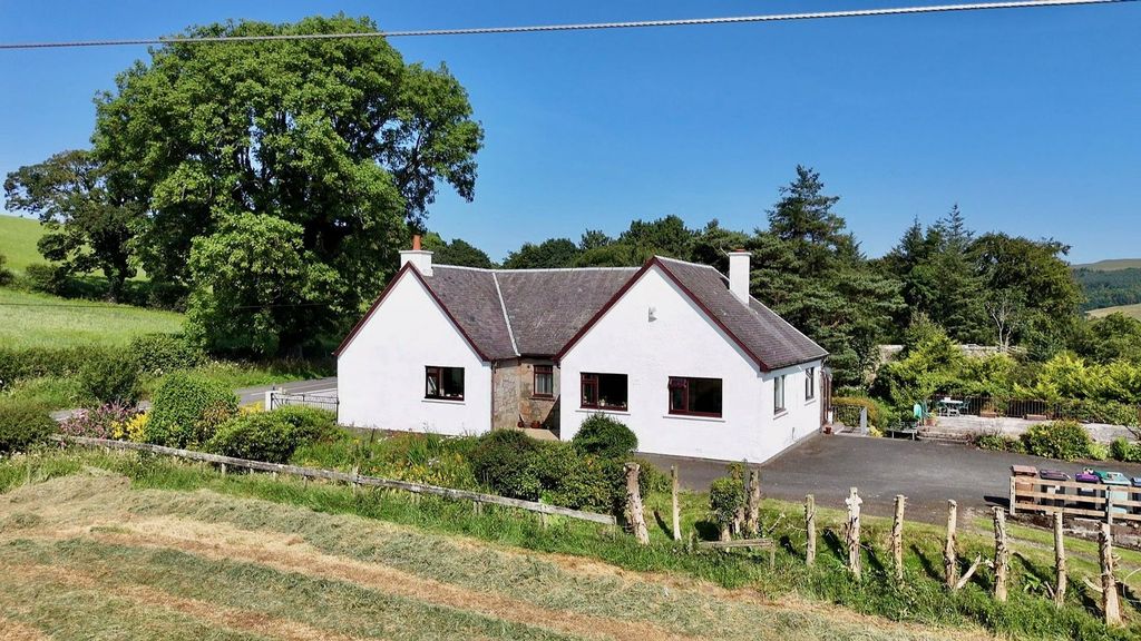 Property photo 1 of 33