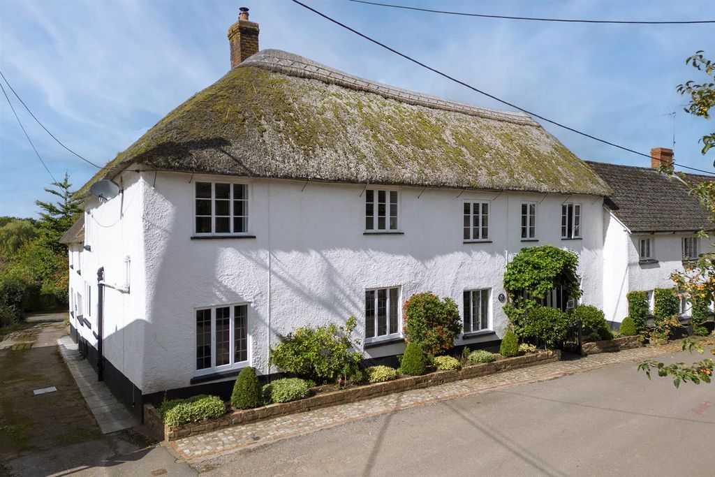 Property photo 1 of 18 Lark Rise