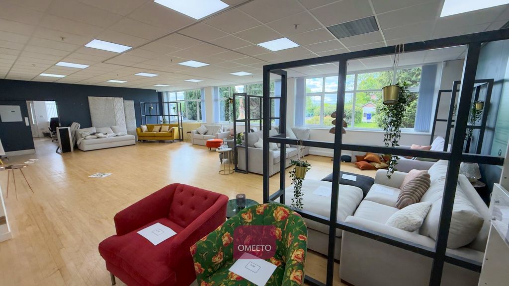 Property photo 3 of 4 Showroom Space Also Available