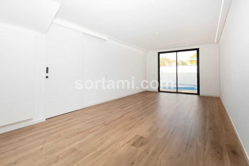 Property photo 3 of 35
